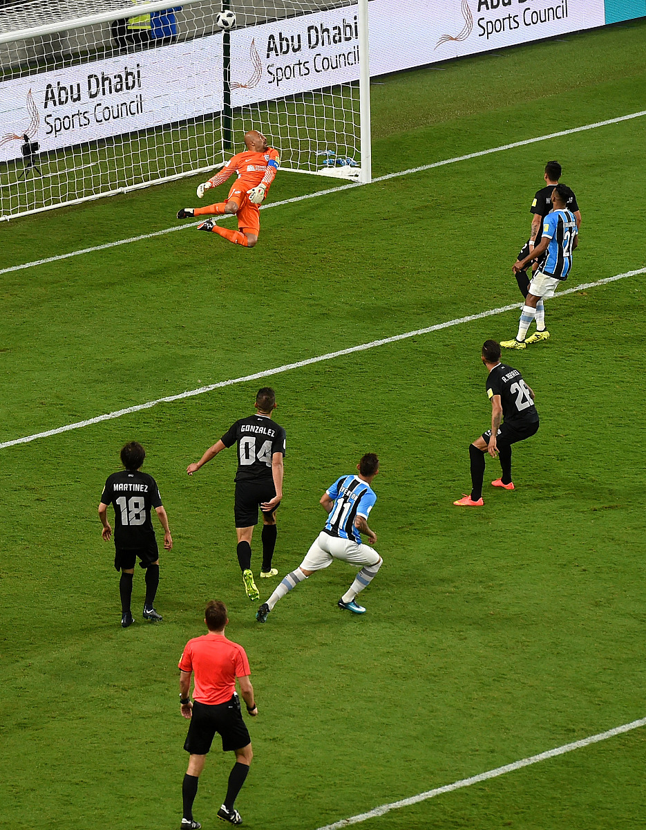 顶级足球赛场上球员技术精湛令人叹为观止 顶级足球赛场上球员技术精湛令人叹为观止