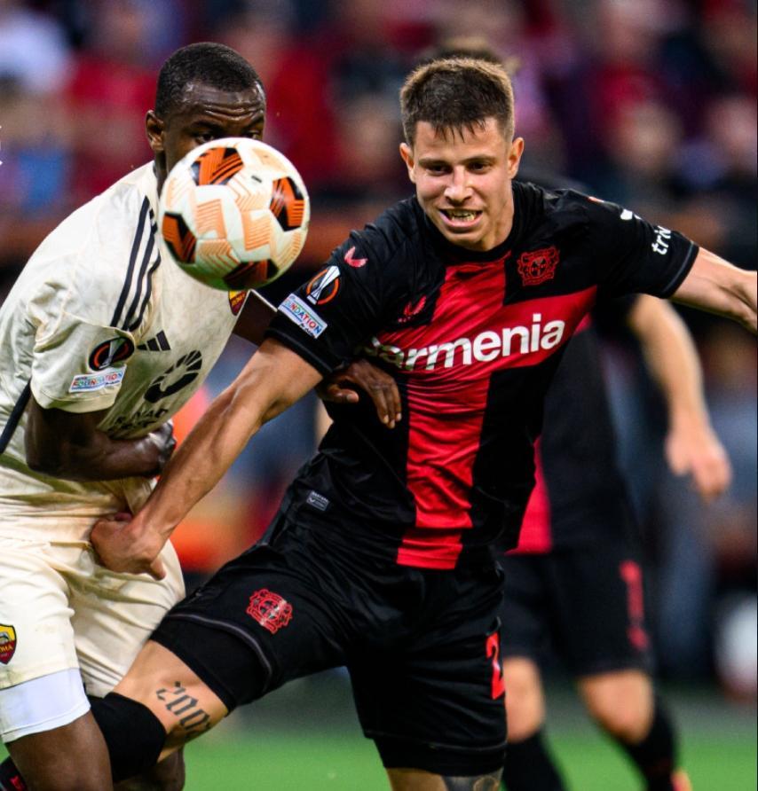 雷速足球直播平台-法兰克福前锋秀出绝杀，球队喜迎胜利