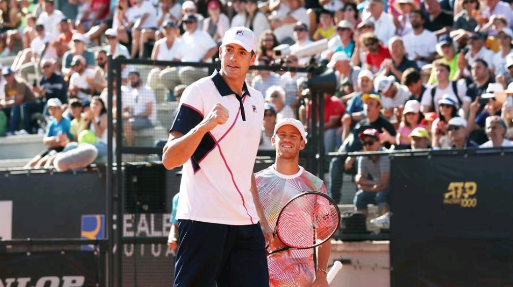 法网碾压年终总决赛，梅德韦杰夫带队取胜