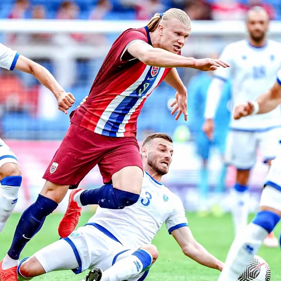 土耳其完胜瑞士，哈兰德点燃赛场