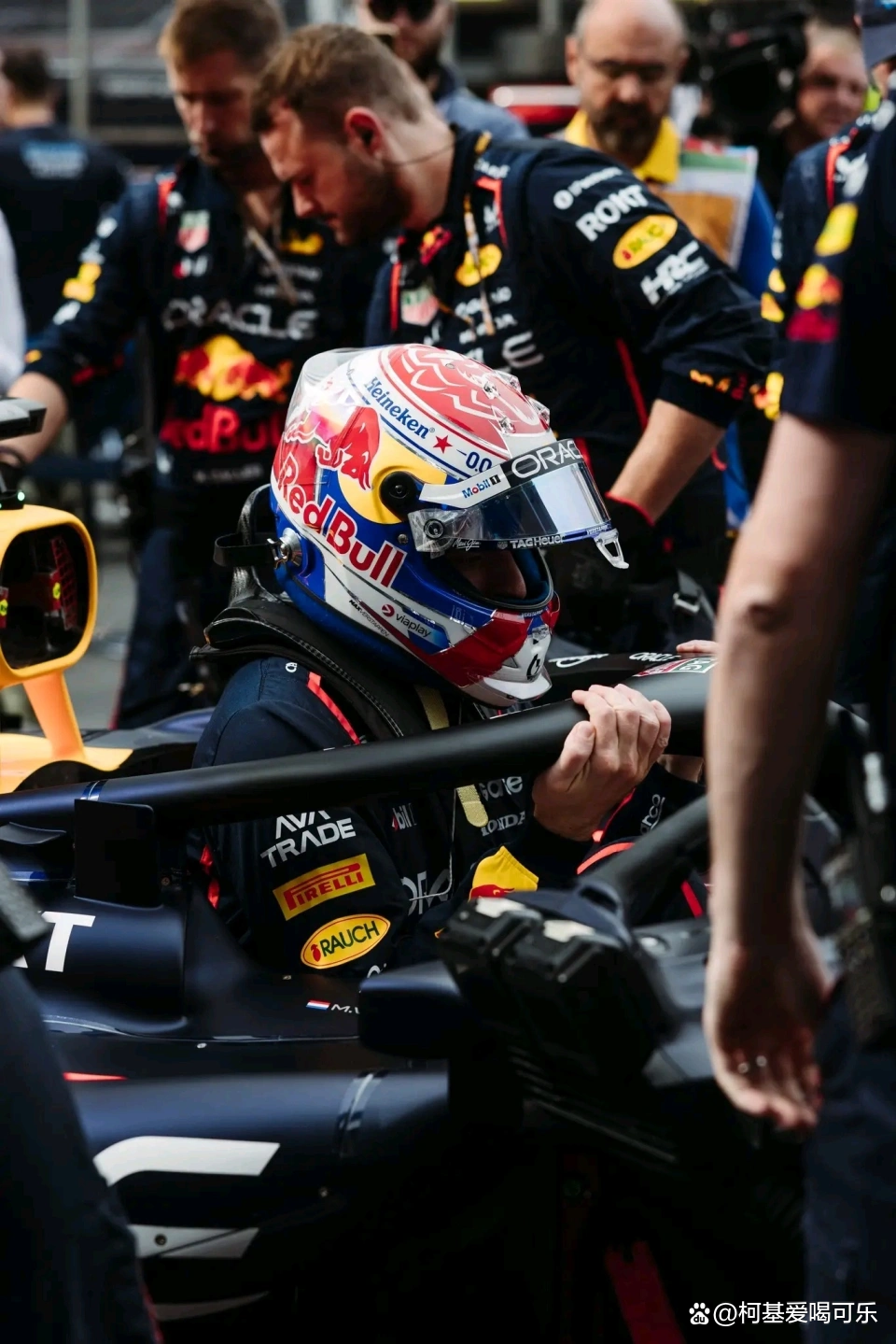 红牛二队完胜迈凯伦，维斯塔潘统治全场