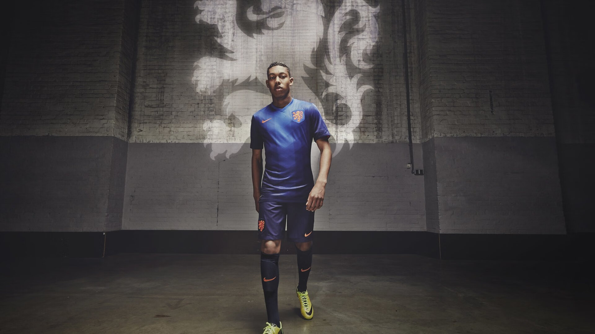 斯通斯双响定乾坤，英格兰补时绝杀瑞士，演绎绿茵场上的心跳终章