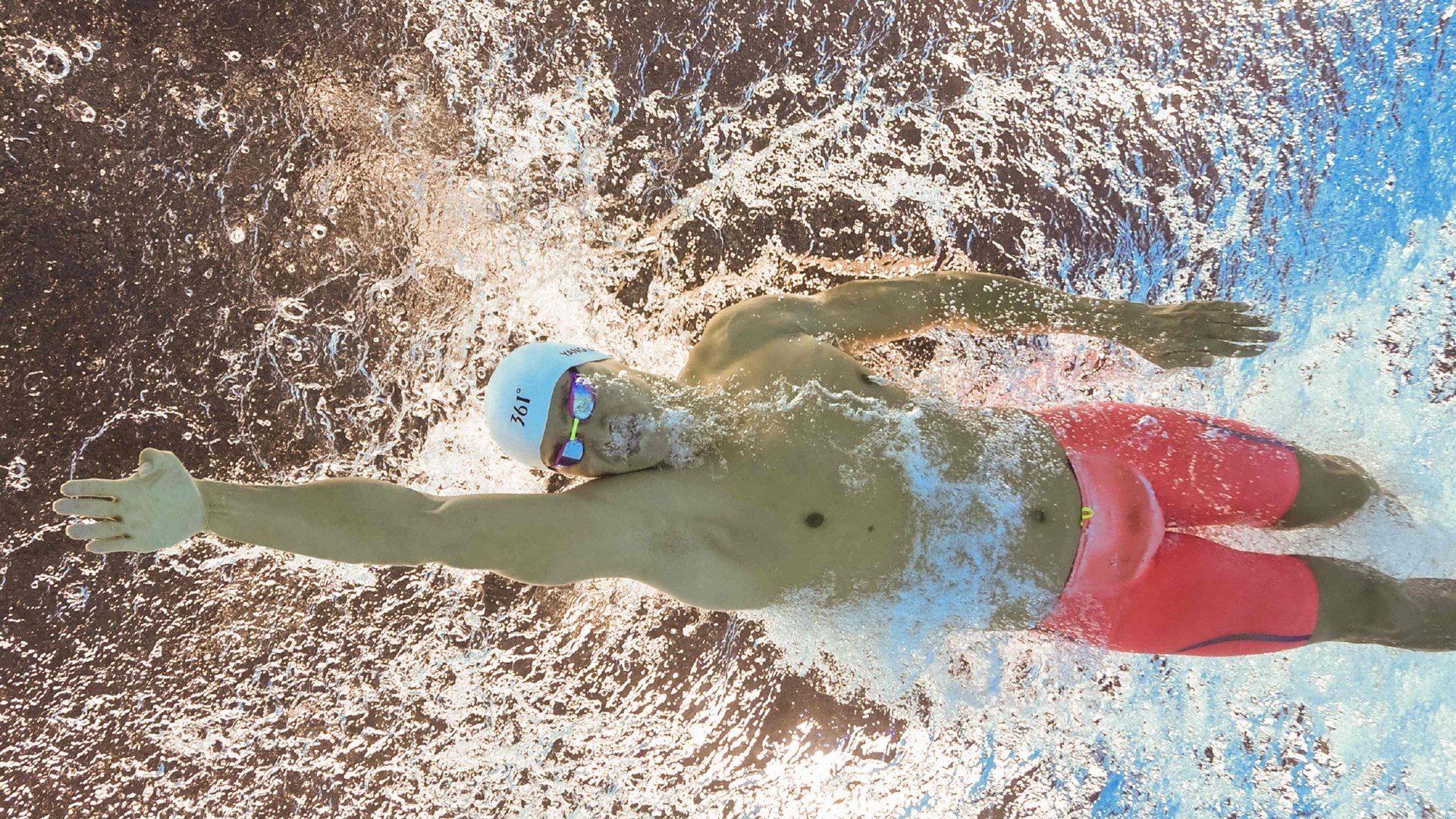 法拉利翻盘梅赛德斯，诺里斯高光表现，一场策略与勇气的胜利